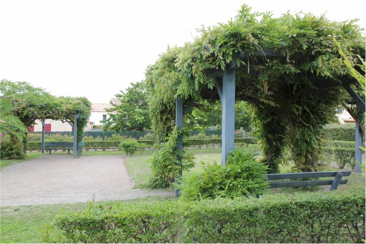 Petite Maison Dans Residence Avec Piscine Proche Plage Et Centre Ville A Pied ポルニック エクステリア 写真